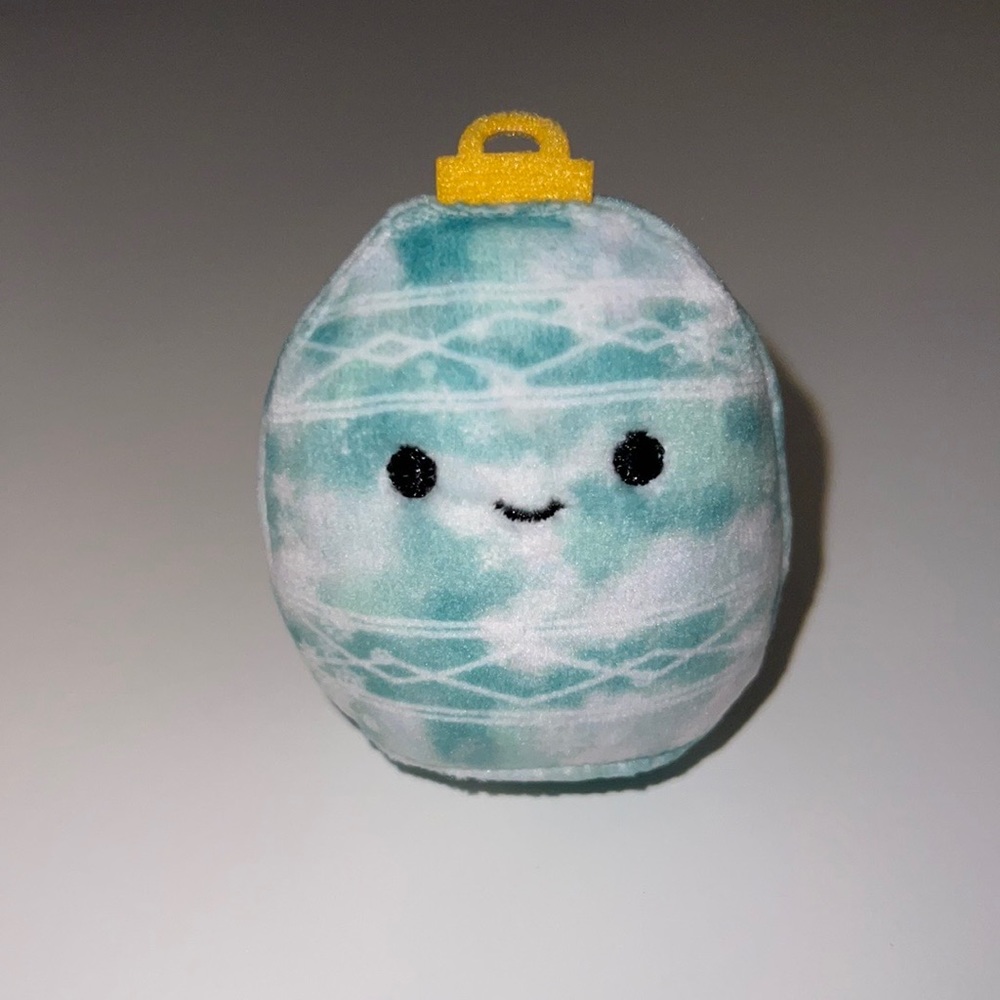 Squishmallows Squishville Omri the Ornament 🤍